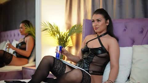 Snapshot of emmadallas chatting on September 2025 06:53:02 PM Emma online show from September 2025 06:53:02 PM