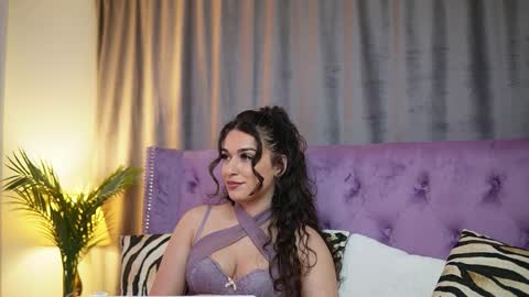 Snapshot of emmadallas chatting on November 2025 06:53:02 PM Emma online show from November 2025 06:53:02 PM