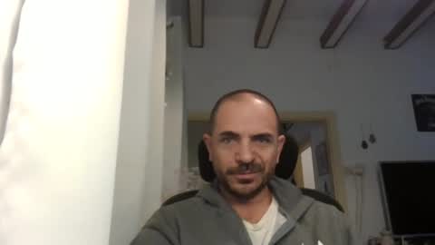 Snapshot of emmagold123 chatting on December 2024 05:18:01 AM Ariel online show from December 2024 05:18:01 AM