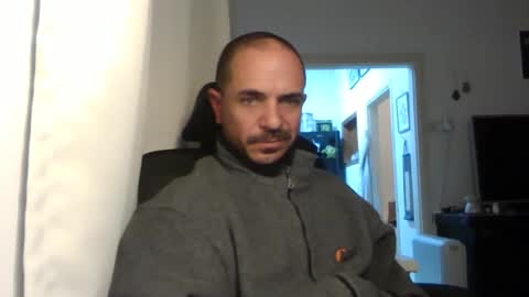 Snapshot of emmagold123 chatting on January 2025 08:10:02 PM Ariel online show from January 2025 08:10:02 PM