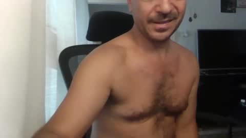 Snapshot of emmagold123 chatting on September 2025 05:44:01 AM Ariel online show from September 2025 05:44:01 AM