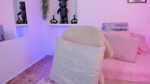 emmajohanson online show from January 2026 08:33:01 PM