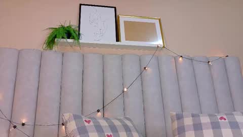 E M M A   online show from February 2026 04:18:02 AM