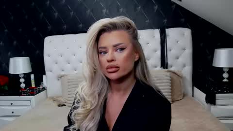 Emma Mavis online show from February 2026 12:11:01 PM