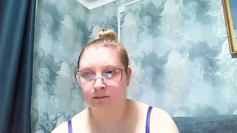 Snapshot of emmamelody944534 chatting on June 2026 05:15:02 PM emmamelody online show from June 2026 05:15:02 PM
