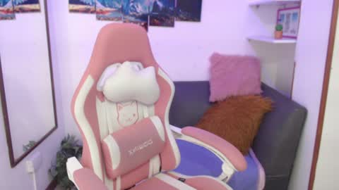 Snapshot of emmamyers_ chatting on December 2024 11:16:01 PM Emma  online show from December 2024 11:16:01 PM