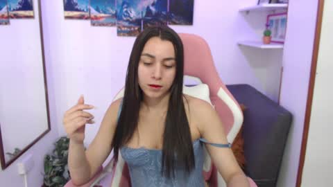 Snapshot of emmamyers_ chatting on January 2025 10:23:01 PM Emma  online show from January 2025 10:23:01 PM