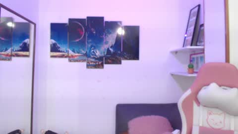 Snapshot of emmamyers_ chatting on February 2025 02:05:02 AM Emma  online show from February 2025 02:05:02 AM