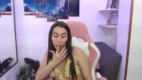 Snapshot of emmamyers_ chatting on February 2025 01:45:02 AM Emma  online show from February 2025 01:45:02 AM