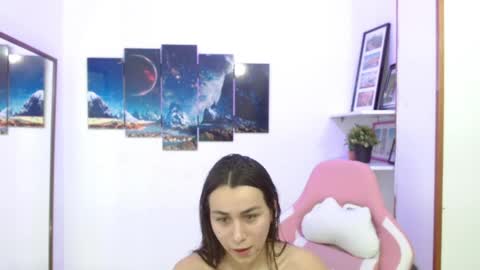 Snapshot of emmamyers_ chatting on February 2025 04:36:02 AM Emma  online show from February 2025 04:36:02 AM