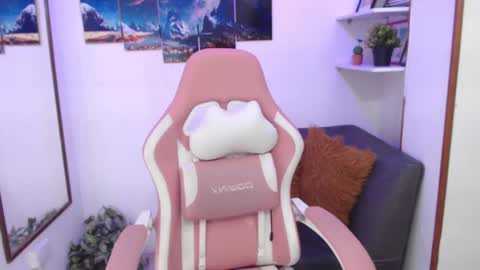 Snapshot of emmamyers_ chatting on March 2025 04:38:02 AM Emma  online show from March 2025 04:38:02 AM