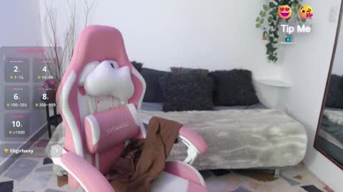 Snapshot of emmamyers_ chatting on September 2025 12:03:02 AM Emma  online show from September 2025 12:03:02 AM