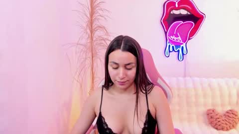 Snapshot of emmamyers_ chatting on October 2025 11:16:01 PM Emma  online show from October 2025 11:16:01 PM