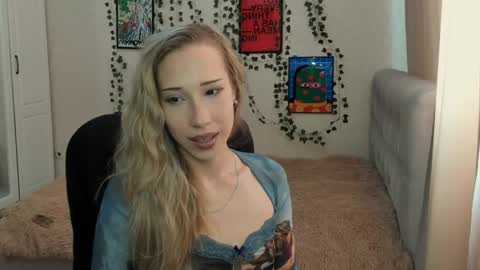 Snapshot of emmarayder chatting on June 2026 11:16:01 AM Emma online show from June 2026 11:16:01 AM