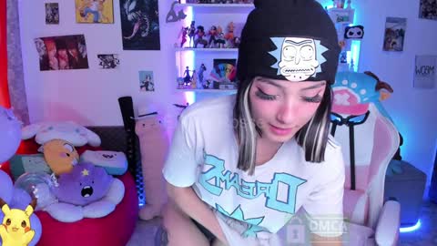 Snapshot of emmarosse11 chatting on January 2025 04:17:01 PM Emma online show from January 2025 04:17:01 PM