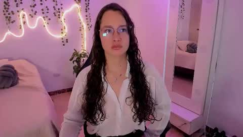 Emma Torres online show from October 2025 02:41:01 PM