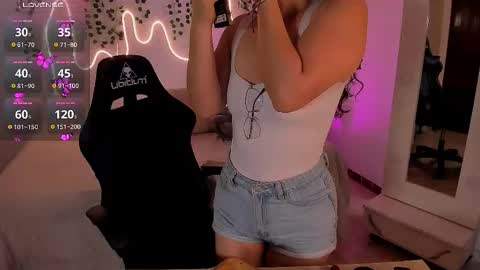 Emma Torres online show from December 2025 02:21:01 PM