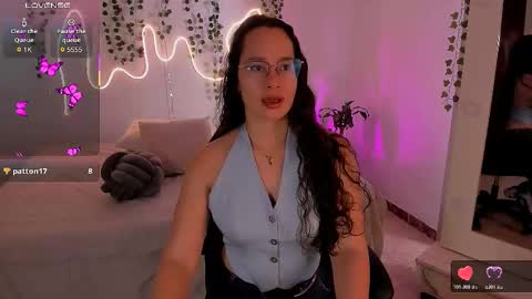 Emma Torres online show from December 2025 02:22:01 PM