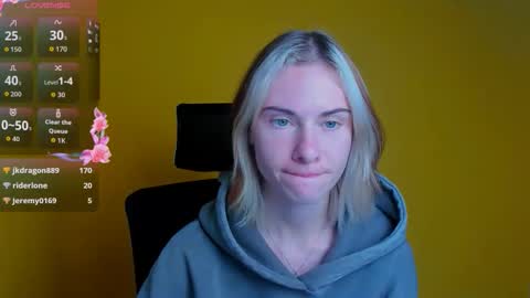 Emmi online show from October 2025 07:44:01 PM