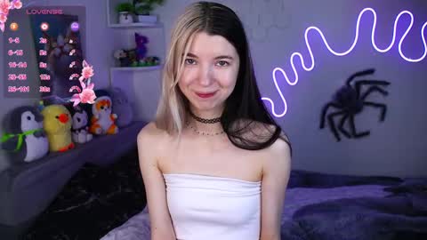 Snapshot of emmie_everly chatting on April 2026 08:47:01 PM emmie_everly online show from April 2026 08:47:01 PM
