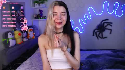 Snapshot of emmie_everly chatting on April 2026 07:53:02 PM emmie_everly online show from April 2026 07:53:02 PM