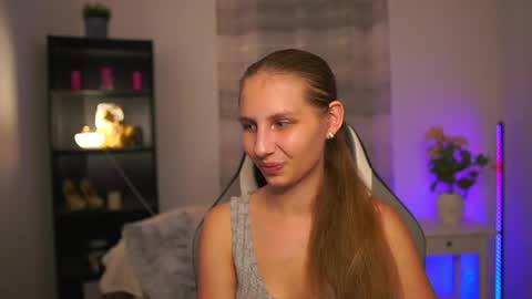 Snapshot of emmie_murray chatting on June 2026 06:56:02 PM Emmie online show from June 2026 06:56:02 PM