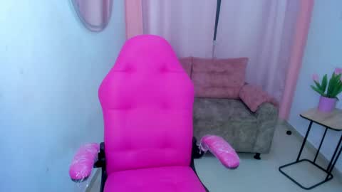 Emmi online show from November 2025 11:51:01 PM