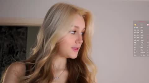 Aurora online show from October 2025 08:13:01 AM