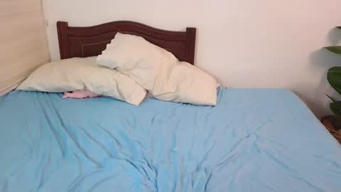 Emmily online show from November 2025 07:44:01 AM