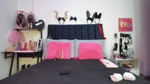 Snapshot of emmily_giraldo chatting on May 2026 01:05:01 PM online show from May 2026 01:05:01 PM