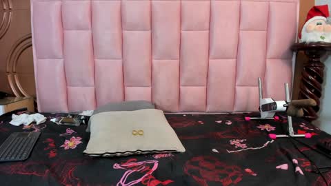 Emmily keller online show from December 2024 02:38:02 PM