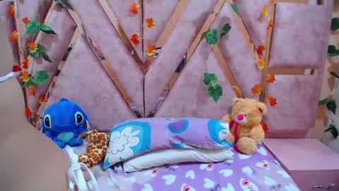 Snapshot of emmily_walker chatting on December 2024 02:44:02 AM EmmilyWalker online show from December 2024 02:44:02 AM