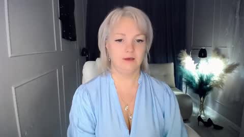 Snapshot of emmmam chatting on October 2025 05:48:02 AM emmmam online show from October 2025 05:48:02 AM