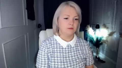 Snapshot of emmmam chatting on November 2025 05:43:02 AM emmmam online show from November 2025 05:43:02 AM