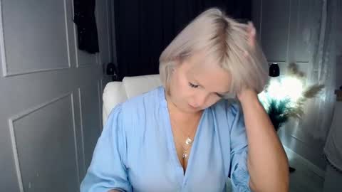 Snapshot of emmmam chatting on November 2025 11:54:01 AM emmmam online show from November 2025 11:54:01 AM