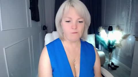 Snapshot of emmmam chatting on November 2025 03:18:02 AM emmmam online show from November 2025 03:18:02 AM