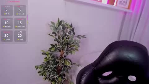 Snapshot of emmy_heart7 chatting on October 2025 03:39:02 AM Emmy Heart online show from October 2025 03:39:02 AM