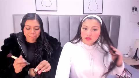 Emily  Laila  online show from October 2025 12:01:02 PM