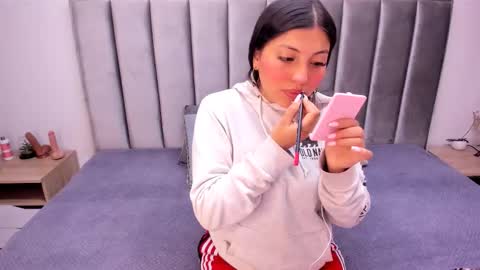 Emily  Laila  online show from October 2025 12:03:01 PM