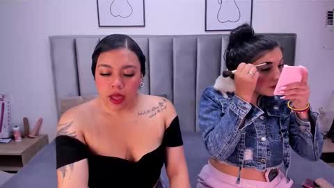 Emily  Laila  online show from October 2025 12:14:01 PM