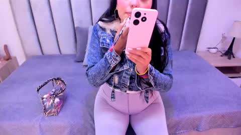 Emily  Laila  online show from October 2025 12:17:01 PM