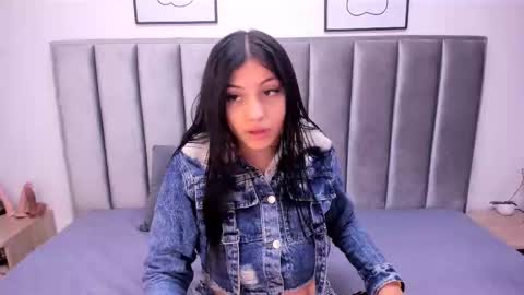 Emily  Laila  online show from October 2025 11:57:02 AM