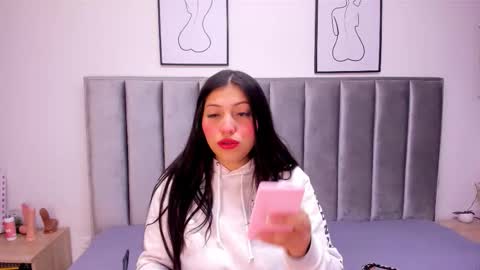 Emily  Laila  online show from October 2025 11:54:02 AM