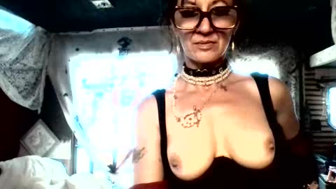 Snapshot of emmybaby5250 chatting on April 2026 10:03:01 PM emmybaby5250 online show from April 2026 10:03:01 PM