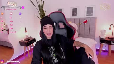 Snapshot of emmyevans1 chatting on December 2024 07:21:02 PM Emmy Evans  online show from December 2024 07:21:02 PM