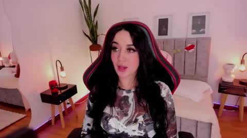 Snapshot of emmyevans1 chatting on December 2024 08:15:01 PM Emmy Evans  online show from December 2024 08:15:01 PM