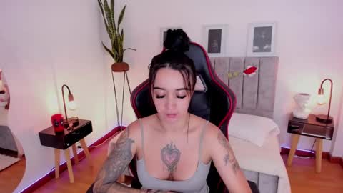 Snapshot of emmyevans1 chatting on December 2024 02:31:02 PM Emmy Evans  online show from December 2024 02:31:02 PM