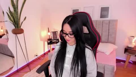 Snapshot of emmyevans1 chatting on February 2025 08:18:01 PM Emmy Evans  online show from February 2025 08:18:01 PM