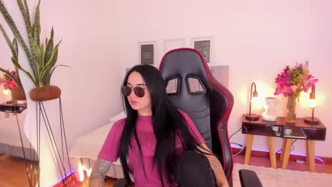 Snapshot of emmyevans1 chatting on February 2025 07:36:01 PM Emmy Evans  online show from February 2025 07:36:01 PM