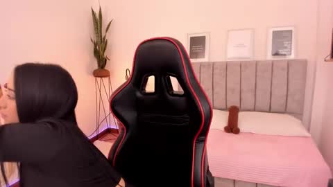 Snapshot of emmyevans1 chatting on March 2025 07:29:02 PM Emmy Evans  online show from March 2025 07:29:02 PM